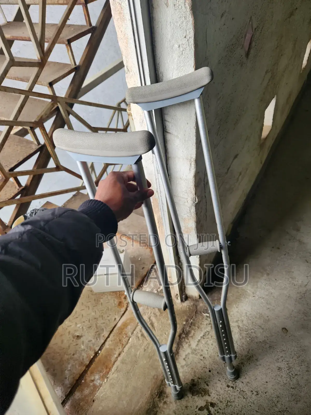 አግዚለሪ የብብት ክራንች የማይዝግ Crutches Medical Agzilary Bilateral Crutches