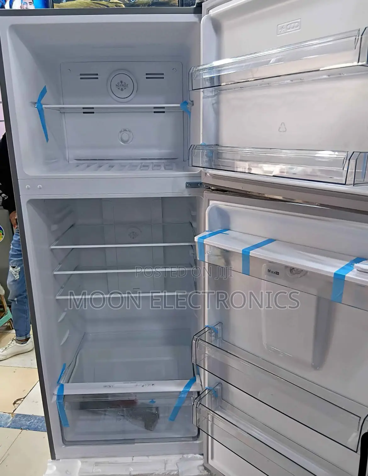 Orbit 600 L Refrigerator – Spacious Efficient Cooling!