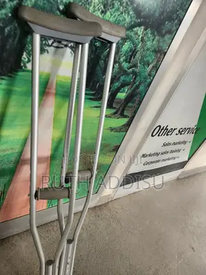 Photo - Axillary Crutches傳出bilateral Crutches庭園axillary Crutches短短crutches