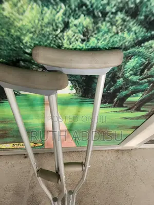 Photo - Axillary Bilateral Crutches麻煩medical Bew Crutches傳媒heavy Duty Crutches