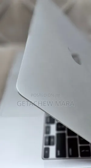 New Laptop Apple MacBook 2020 8GB Intel Core I5 SSD 512GB