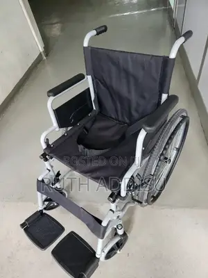 Foldable Medical Cotten Seat Wheelchair廢棄wheelchair會員wheelchair New