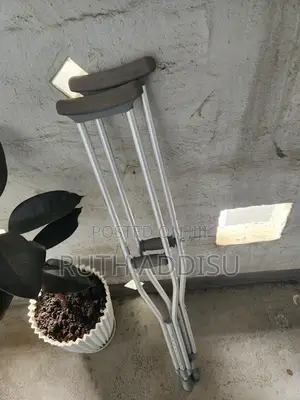 Photo - Axillary Bilateral Crutches輕微medical Crutches知識axillary Crutches New