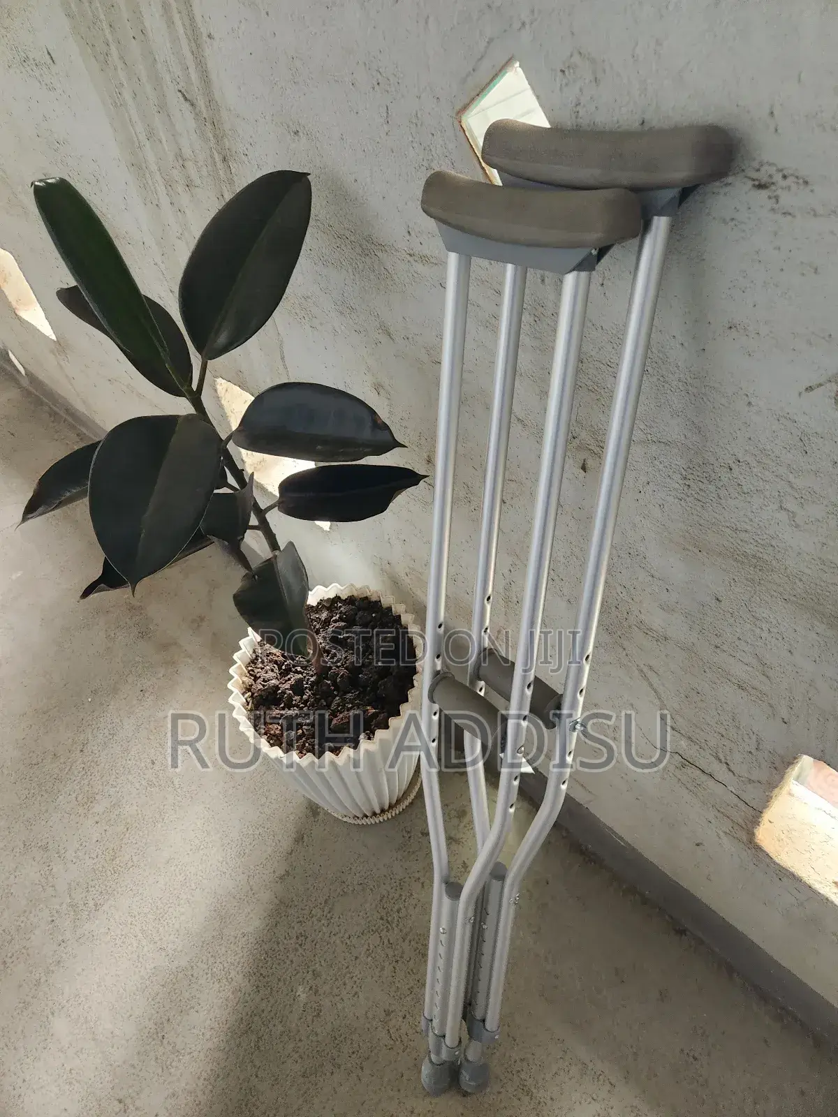 Axillary Bilateral Crutches廟街medical Crutches擺放axillary Crutches