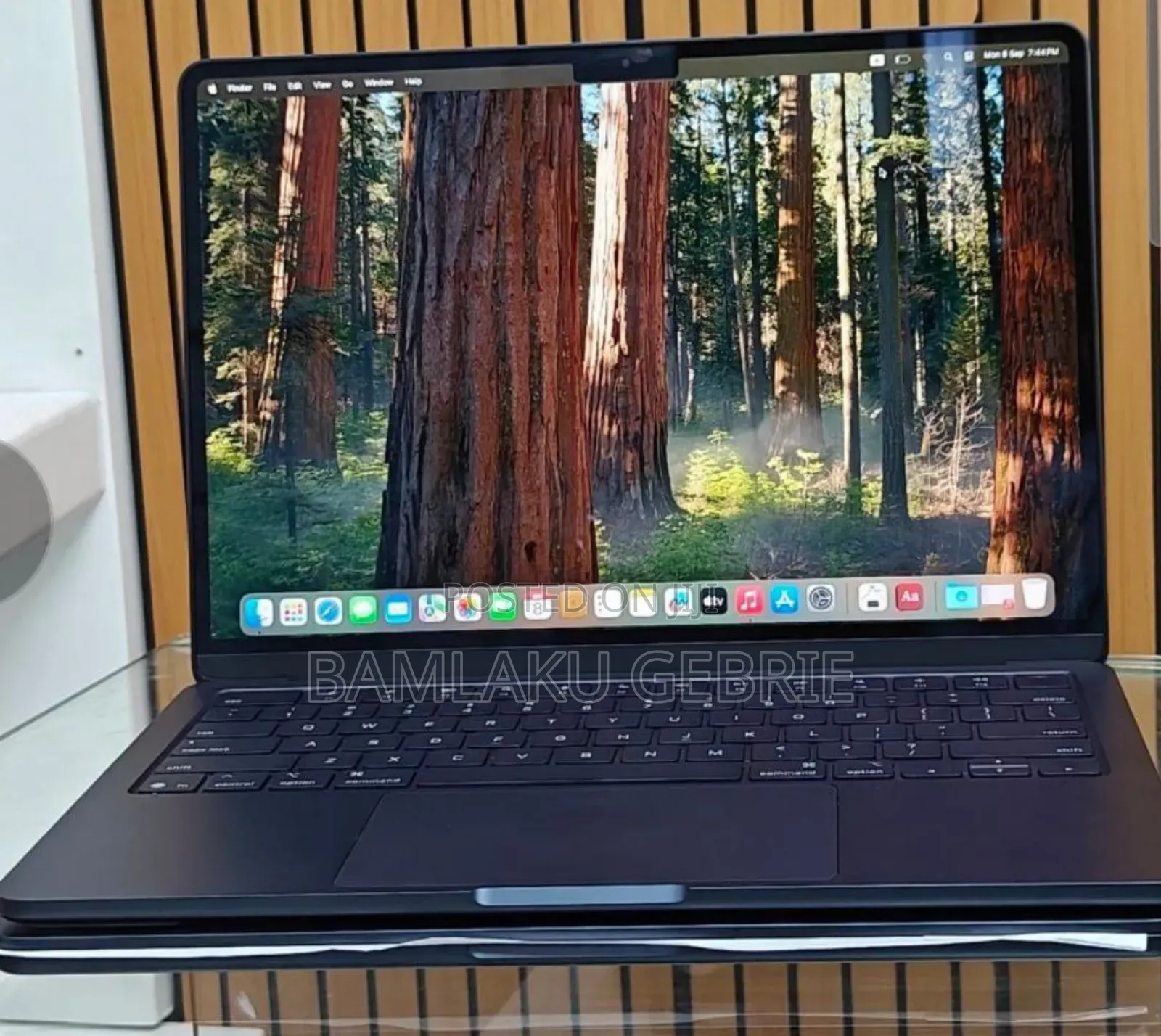 New Laptop Apple MacBook Air 2025 M4 13-Inch 16GB Apple M4 SSD 256GB