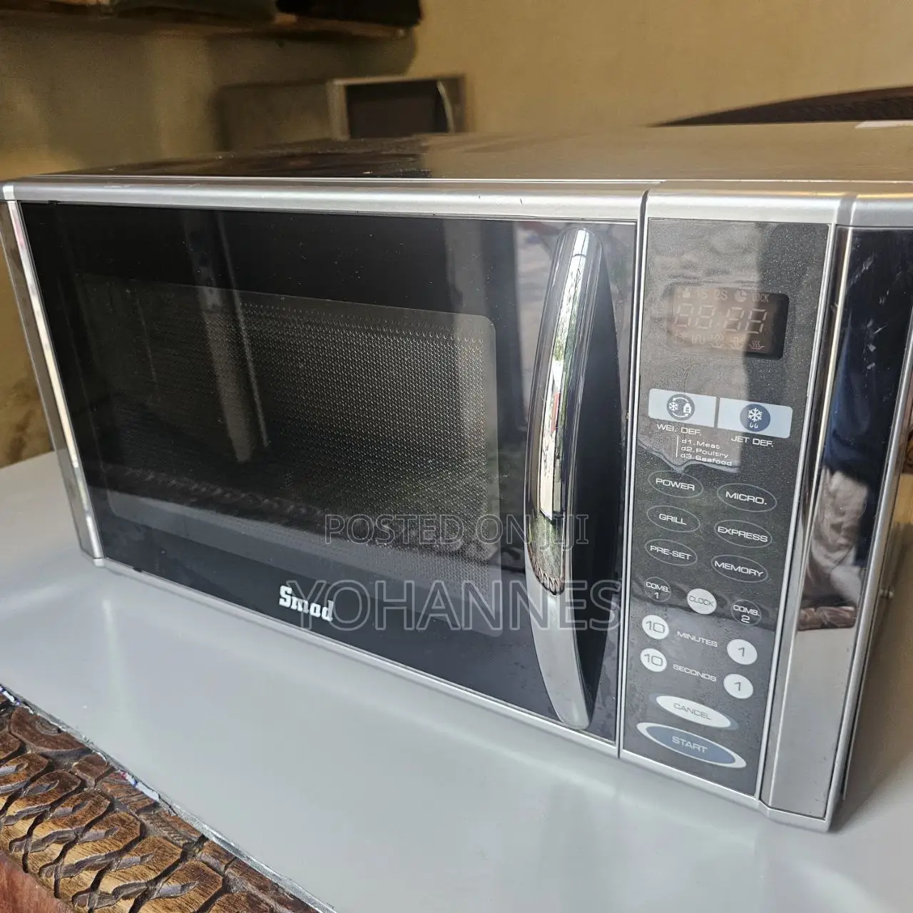 Microwave Oven With Grill