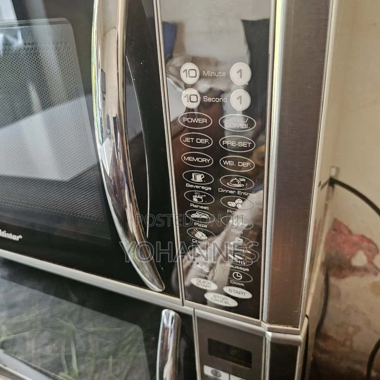 Microwave Oven With Grill