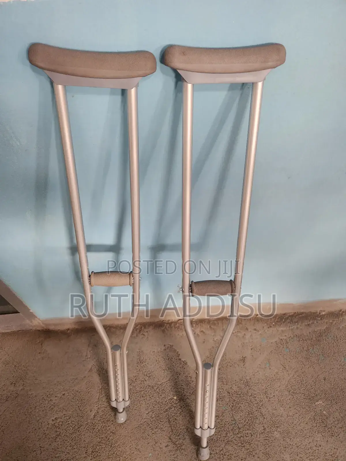 Bilateral Pair Medical Crutches晞了crutches溫度crutches傳出crutches Medical