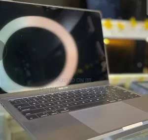 New Laptop Apple MacBook Pro 2017 8GB Intel Core I5 SSD 128GB