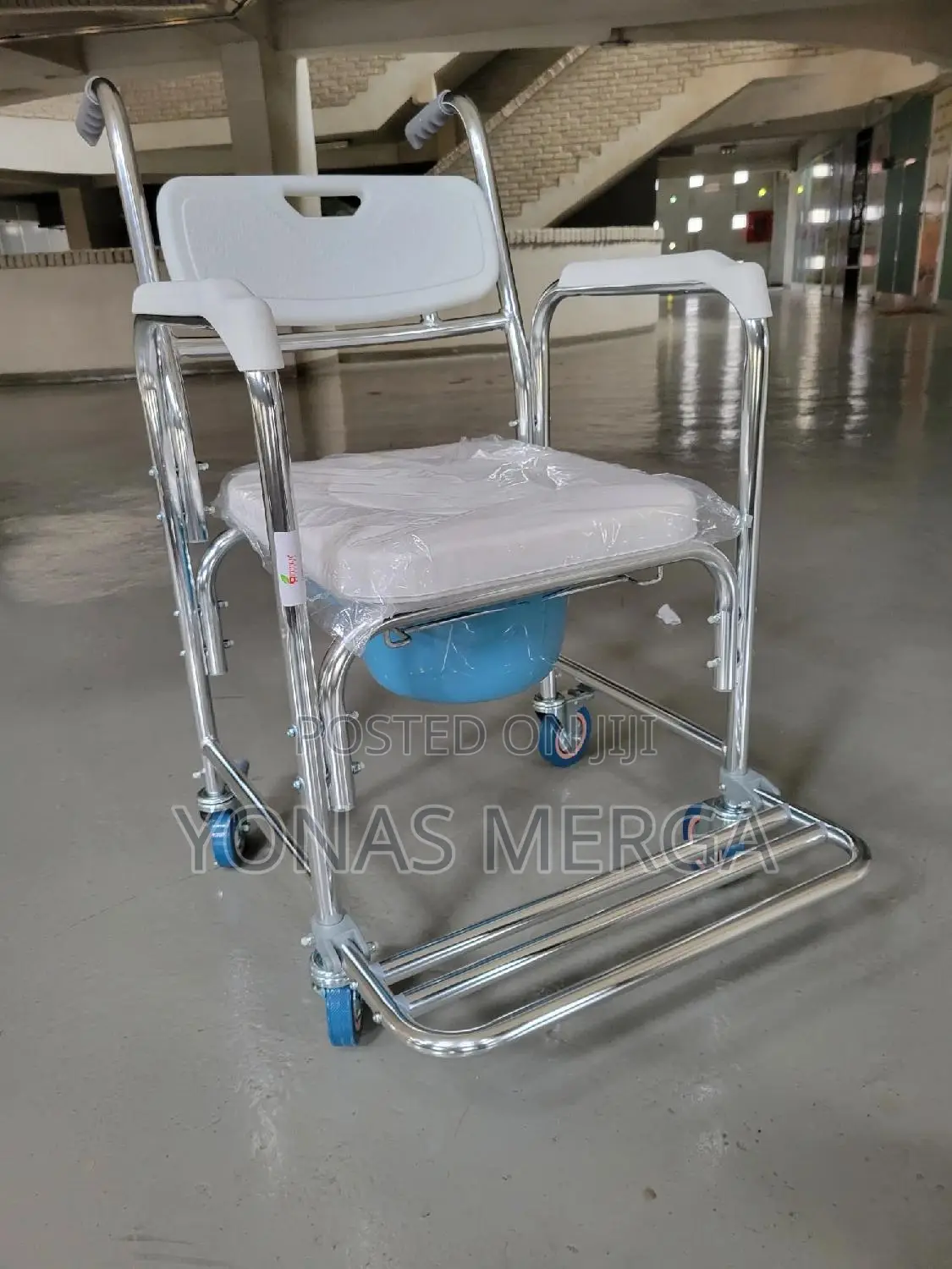 Commode Shower Chair補፭pot Chair驣π3 in 1 - Chair With Built-in Toilet