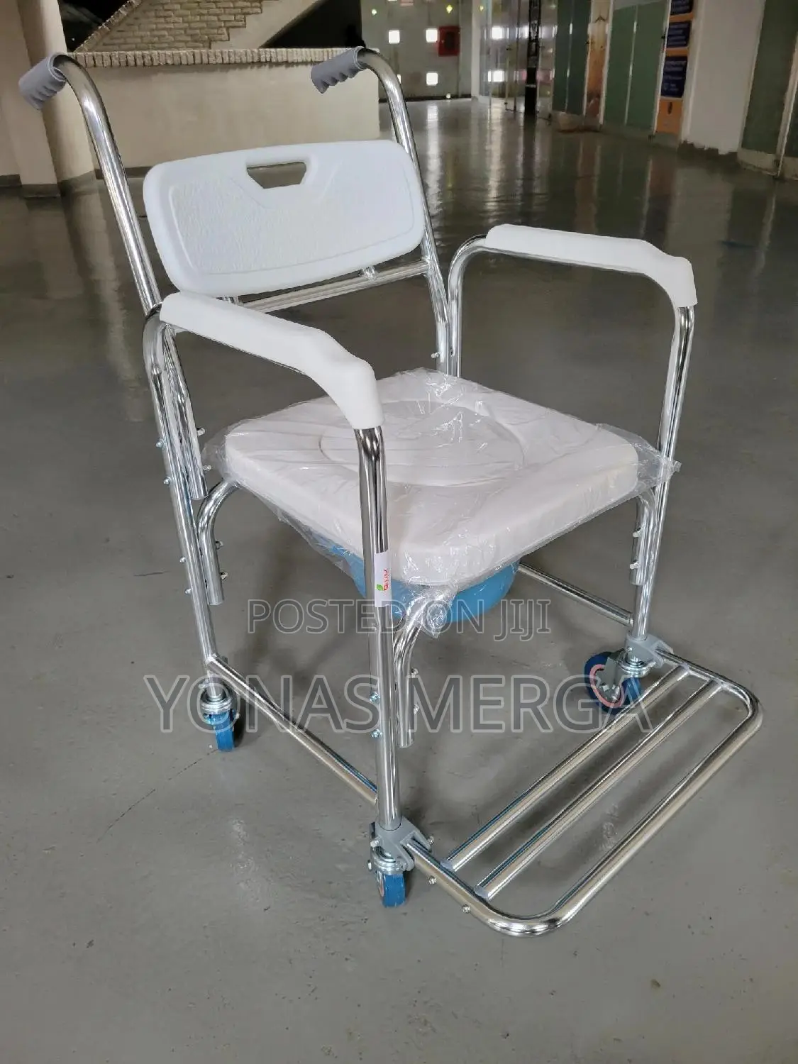 Toilet Chair啖፬commode Chair❩ Light Weight but Strong Aluminum Frame.