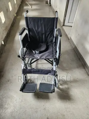 Foldaed Belted Medical Wheelchair仔在wheelchair圓形wheelchair麗都wheelchair
