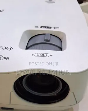 High Quality Nec V300x Projector Clean Condition | Model: V300x
