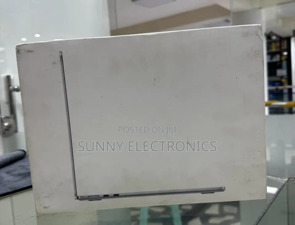 New Laptop Apple MacBook Air 2025 M4 13-Inch 16GB Apple M4 SSD 256GB