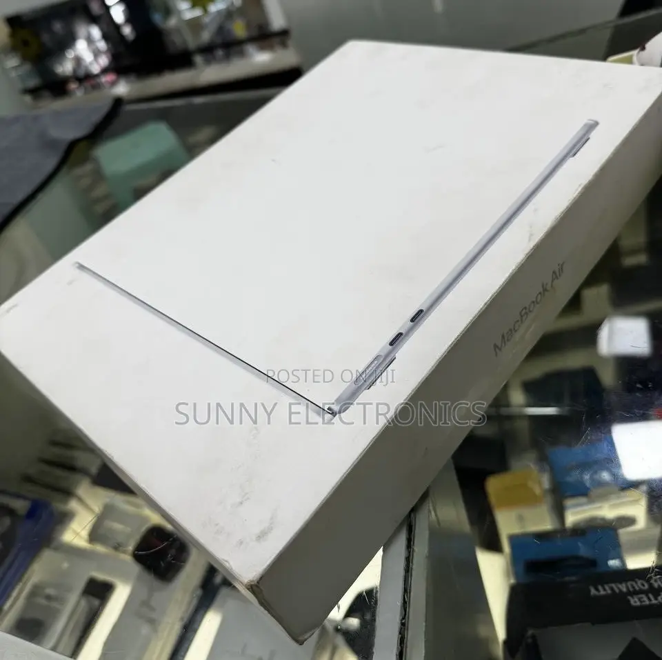 New Laptop Apple MacBook Air 2025 M4 13-Inch 16GB Apple M4 SSD 256GB