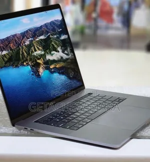 Photo - New Laptop Apple MacBook Pro 2017 4GB Intel Core I7 SSD 512GB