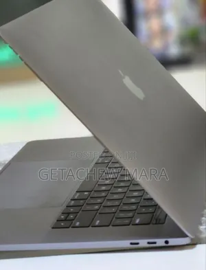 New Laptop Apple MacBook Pro 2017 4GB Intel Core I7 SSD 512GB