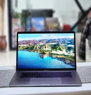 Photo - New Laptop Apple MacBook Pro 2017 16GB Intel Core I7 SSD 512GB