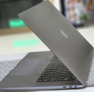 Photo - New Laptop Apple MacBook Pro 2017 4GB Intel Core I7 SSD 512GB