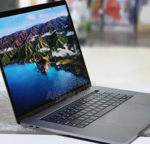 New Laptop Apple MacBook Pro 2017 16GB Intel Core I7 SSD 512GB