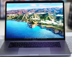 Photo - New Laptop Apple MacBook Pro 2017 16GB Intel Core I7 SSD 512GB