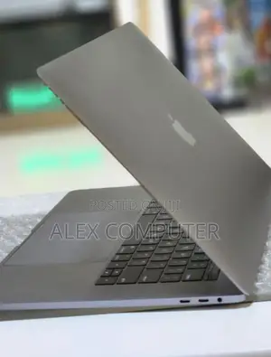 New Laptop Apple MacBook Pro 2017 16GB Intel Core I7 SSD 512GB