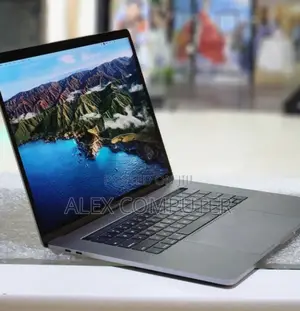 New Laptop Apple MacBook Pro 2017 16GB Intel Core I7 SSD 512GB
