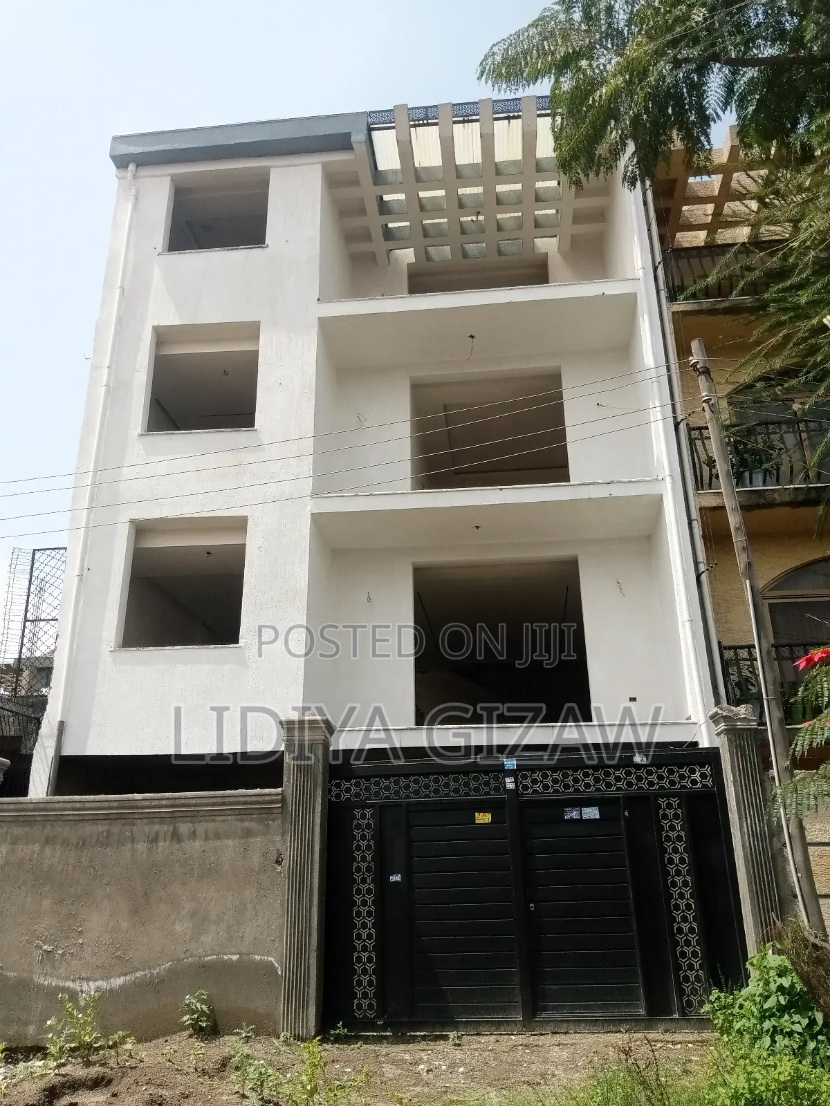 5bdrm House in Akaky Kaliti for sale