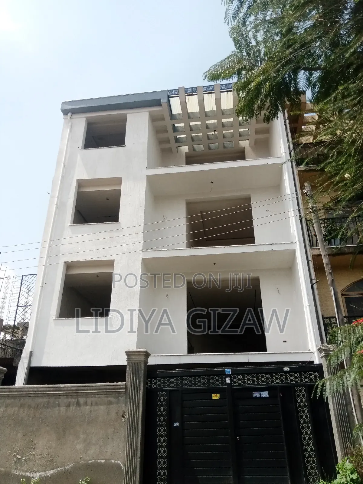 5bdrm House in Akaky Kaliti for sale