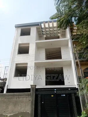 5bdrm House in Akaky Kaliti for sale