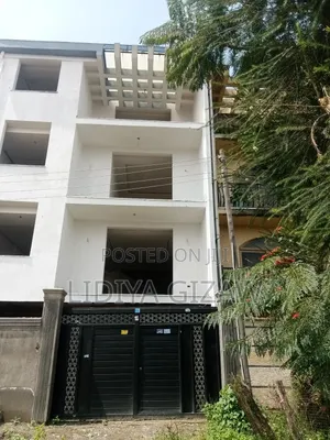 5bdrm House in Akaky Kaliti for sale