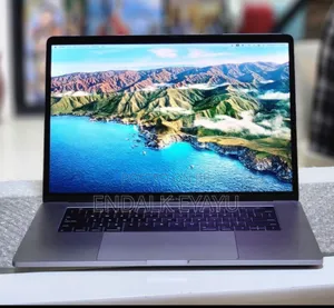 Photo - New Laptop Apple MacBook Pro 2017 16GB Intel Core I7 SSD 512GB