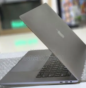 New Laptop Apple MacBook Pro 2017 16GB Intel Core I7 SSD 512GB