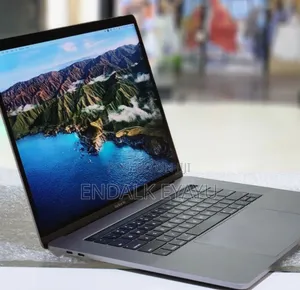 New Laptop Apple MacBook Pro 2017 16GB Intel Core I7 SSD 512GB