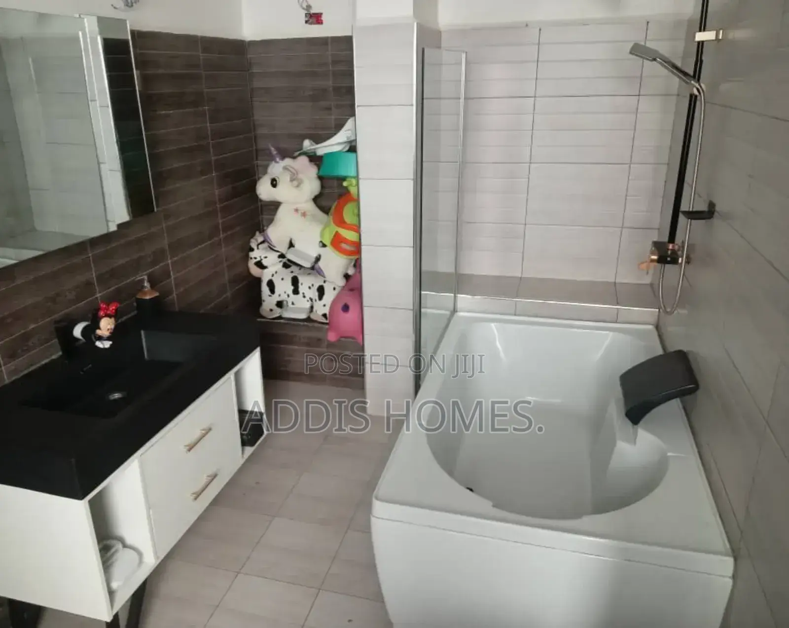 Furnished 3bdrm Villa in Bole for sale