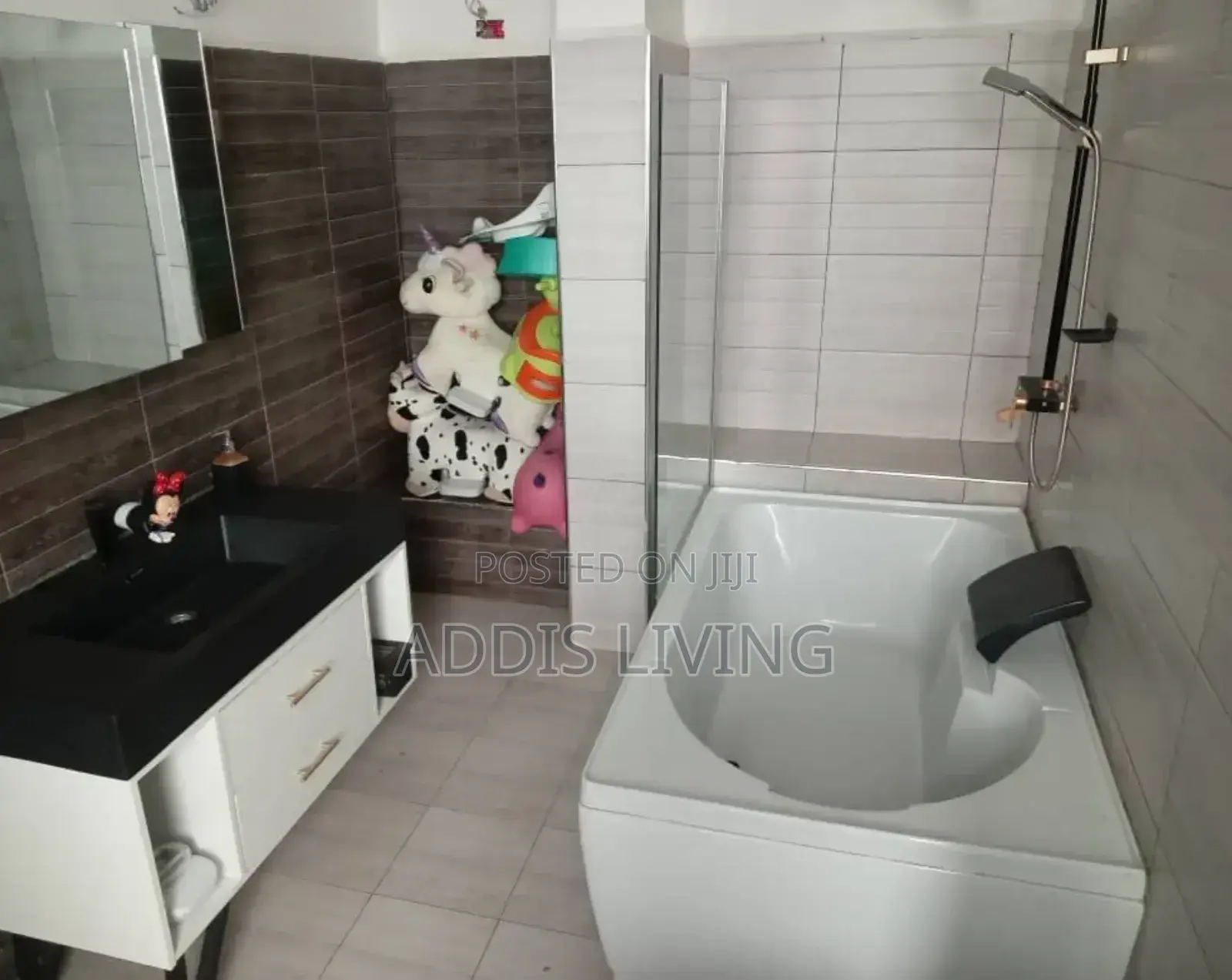 Furnished 3bdrm Villa in Bole for sale
