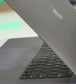 Photo - New Laptop Apple MacBook Pro 2017 16GB Intel Core I7 SSD 512GB