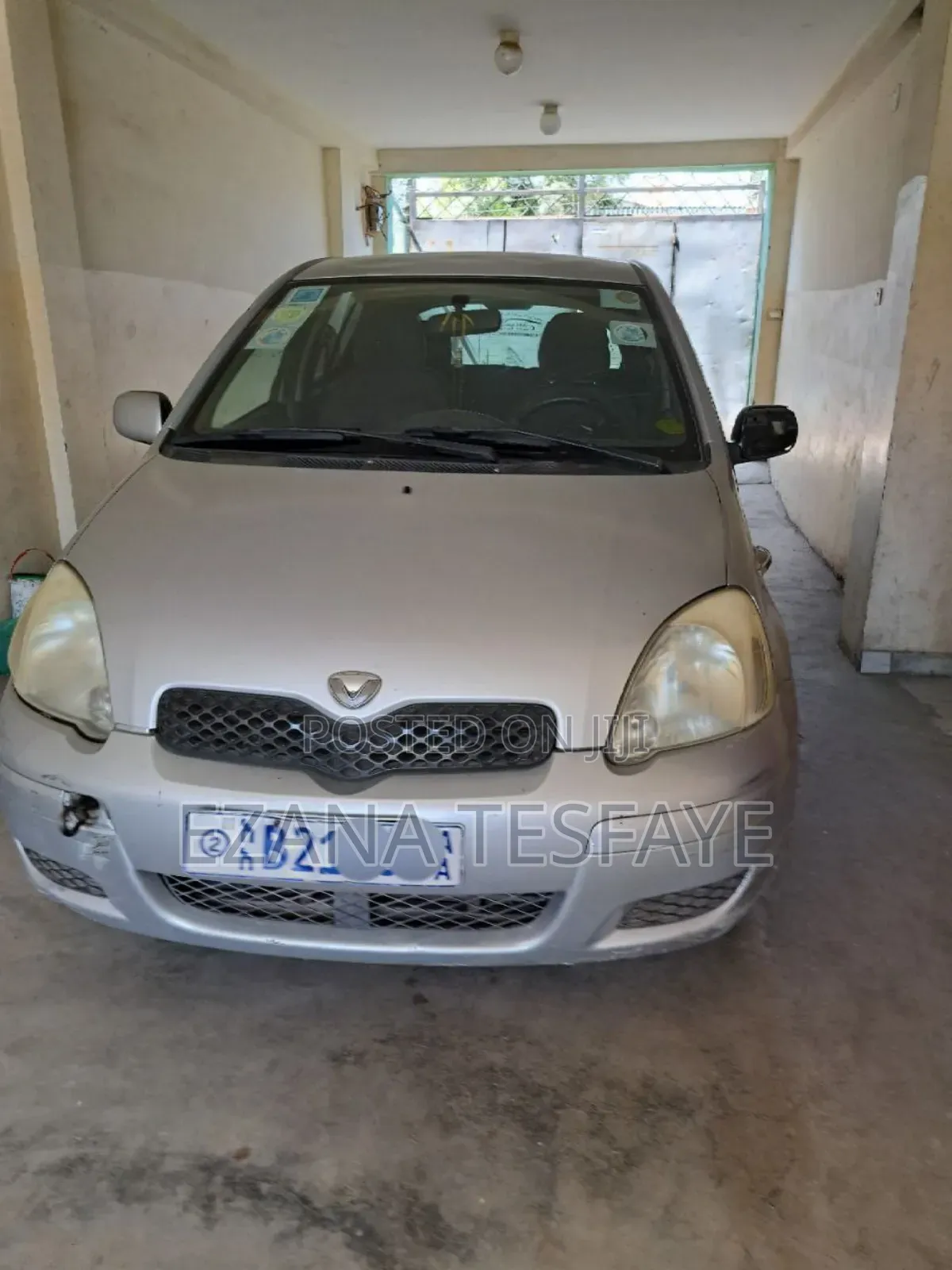 Toyota Vitz 2004 Silver