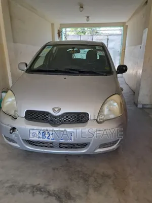 Photo - Toyota Vitz 2004 Silver