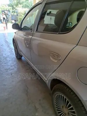 Toyota Vitz 2004 Silver