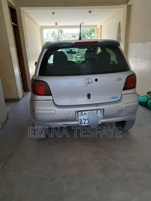 Toyota Vitz 2004 Silver