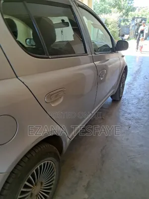 Toyota Vitz 2004 Silver