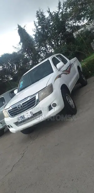 Toyota Hilux 2011 White