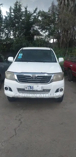 Toyota Hilux 2011 White