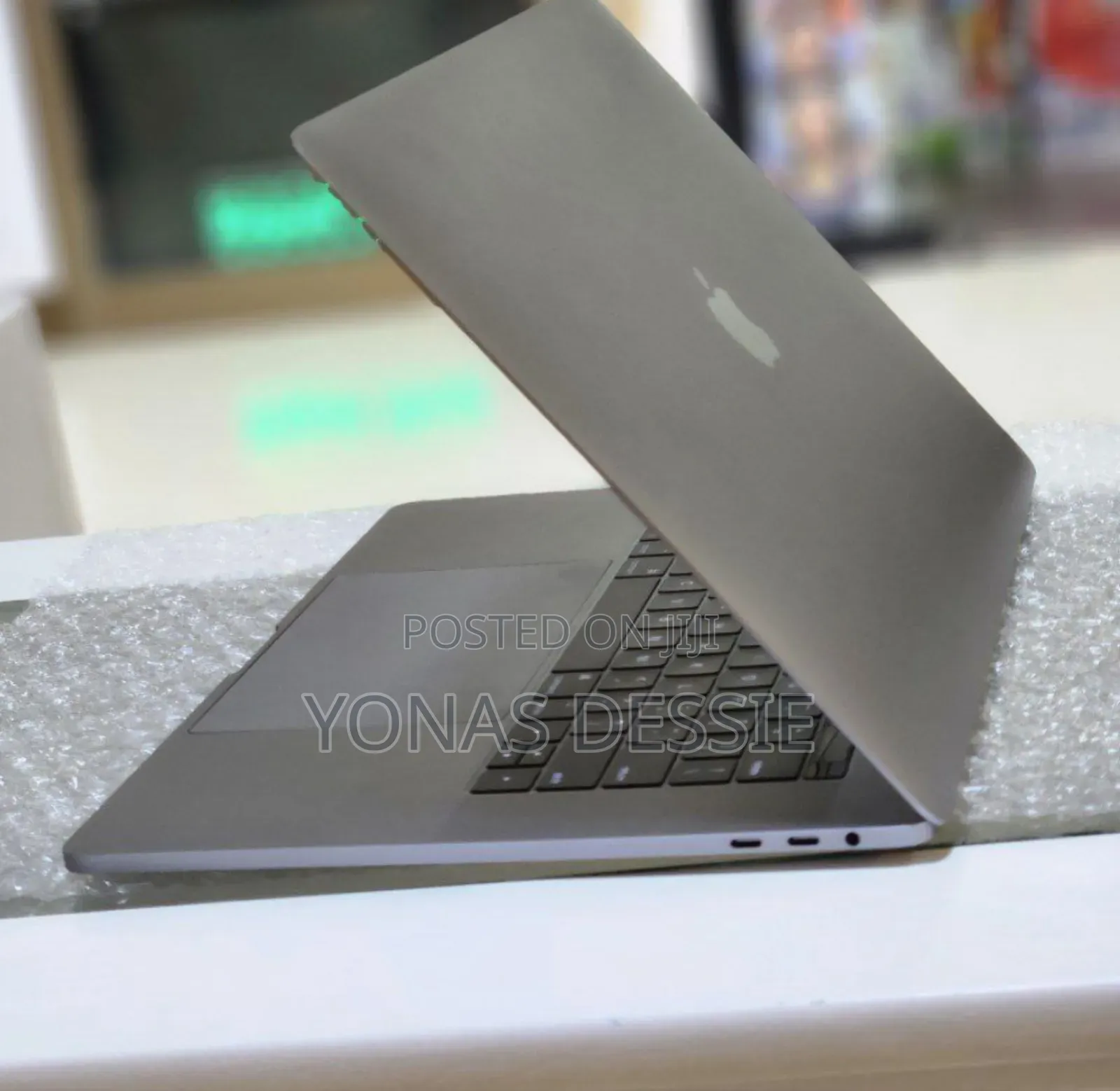 New Laptop Apple MacBook Pro 2017 16GB Intel Core I7 SSD 512GB