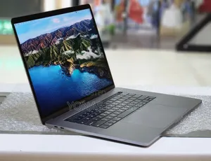 New Laptop Apple MacBook Pro 2017 16GB Intel Core I7 SSD 512GB