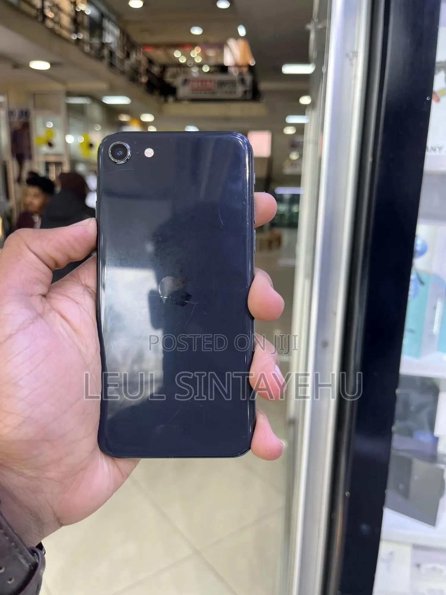 Apple iPhone SE (2020) 64 GB Black