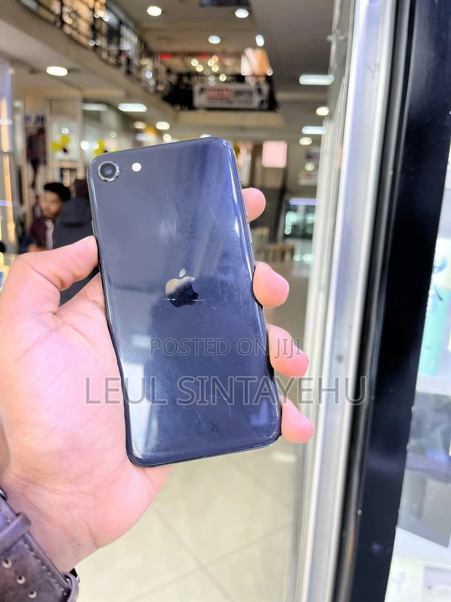 Apple iPhone SE (2020) 64 GB Black