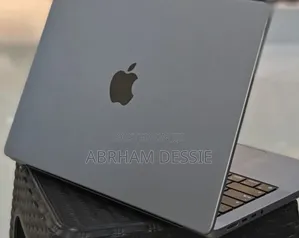 New Laptop Apple MacBook Pro M1 16GB Apple M1 Pro SSD 1T