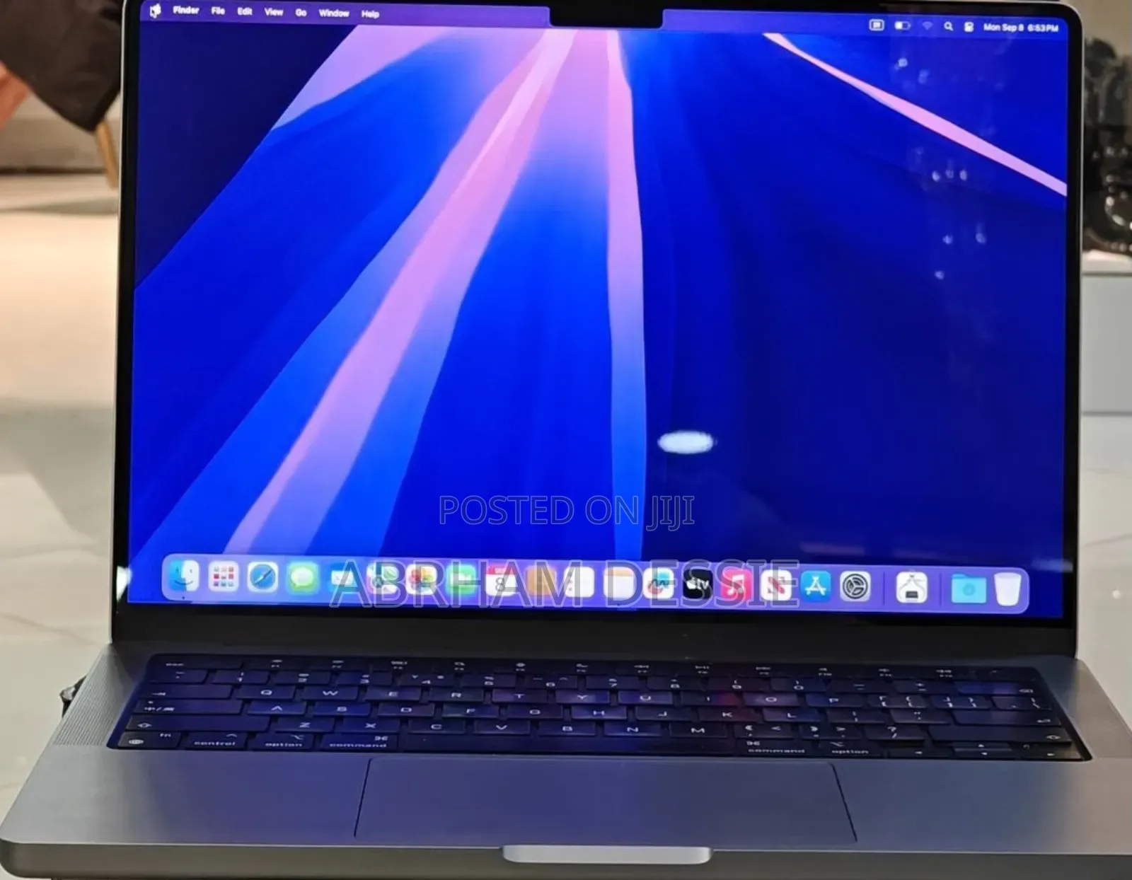 New Laptop Apple MacBook Pro M1 16GB Apple M1 Pro SSD 1T
